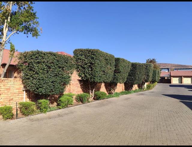 2 BEDROOM TOWNHOUSE FOR SALE IN THERESA PARK